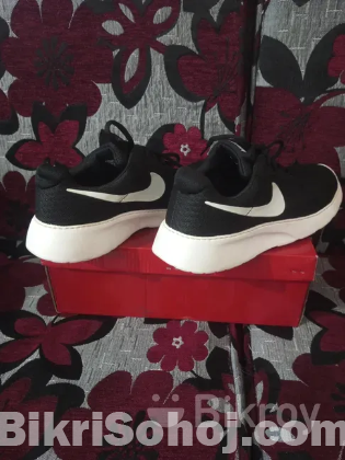 Nike sneaker sell